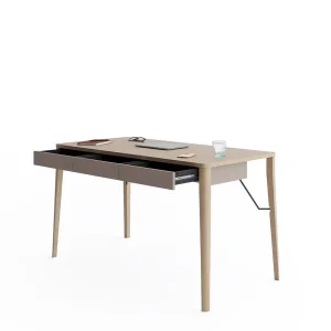 Schreibtisch Lenart MATCH MK-01 modernes Möbelstück mit drei Schubladen Holzbeine Beige