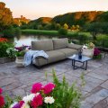 2-Sitzer Gartensofa – Wetterfest, Modern & Stilvoll für den Außenbereich Hellgrau Sumba Stoff 7055