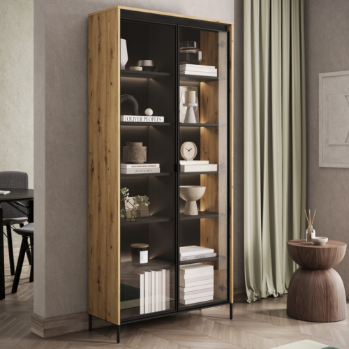 Glasvitrine TREND TR‑07 in Artisan Eiche in modernem Wohnraum – stilvoll und elegant
