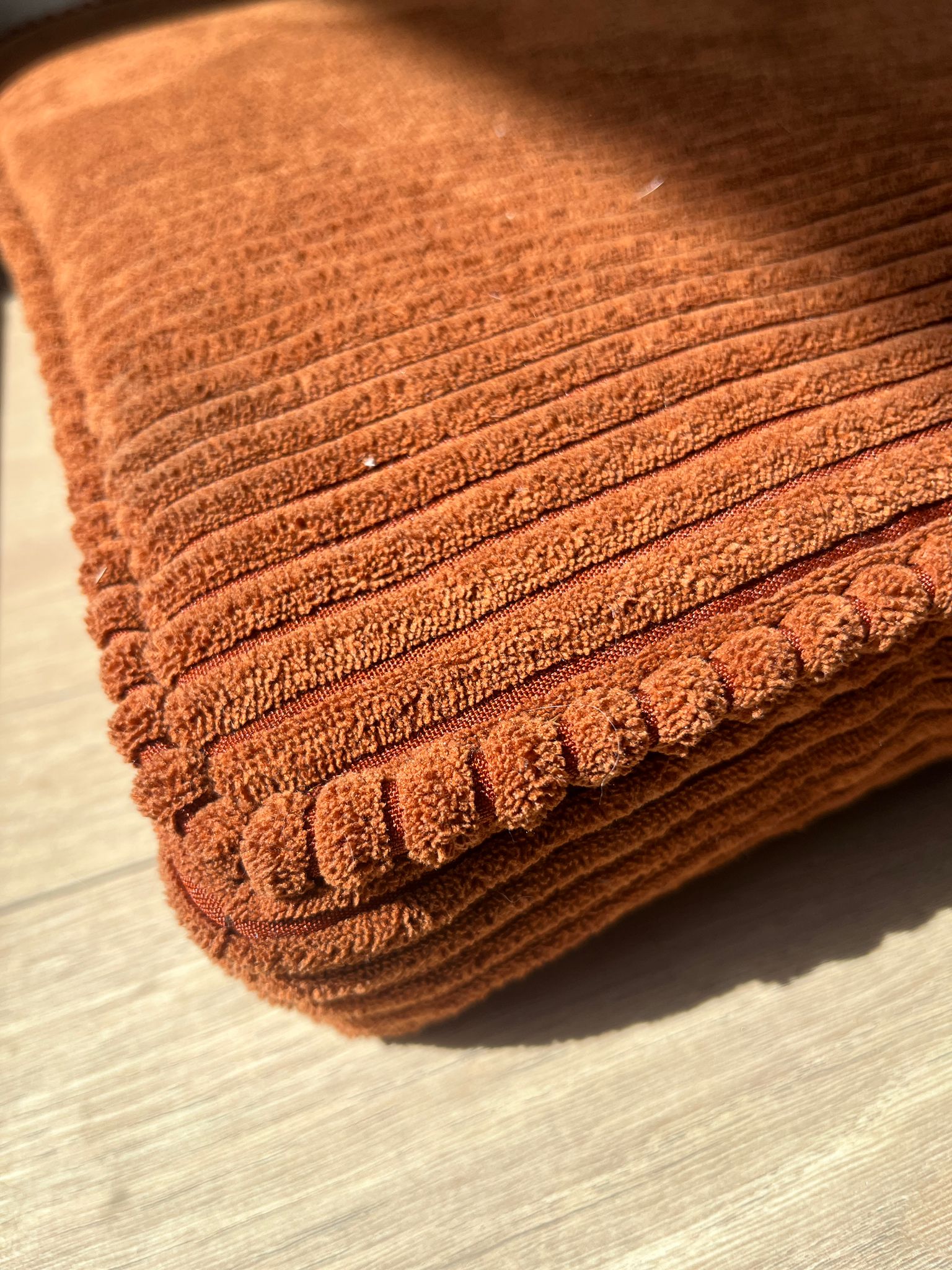 Hundebett aus POSO-Stoff im 6-Monats-Test – stilvoll, robust und pflegeleicht